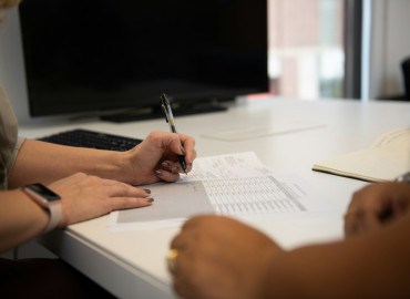 как пожаловаться на коллекторов в ФССП в 2026: способы подачи заявления - фото - 1